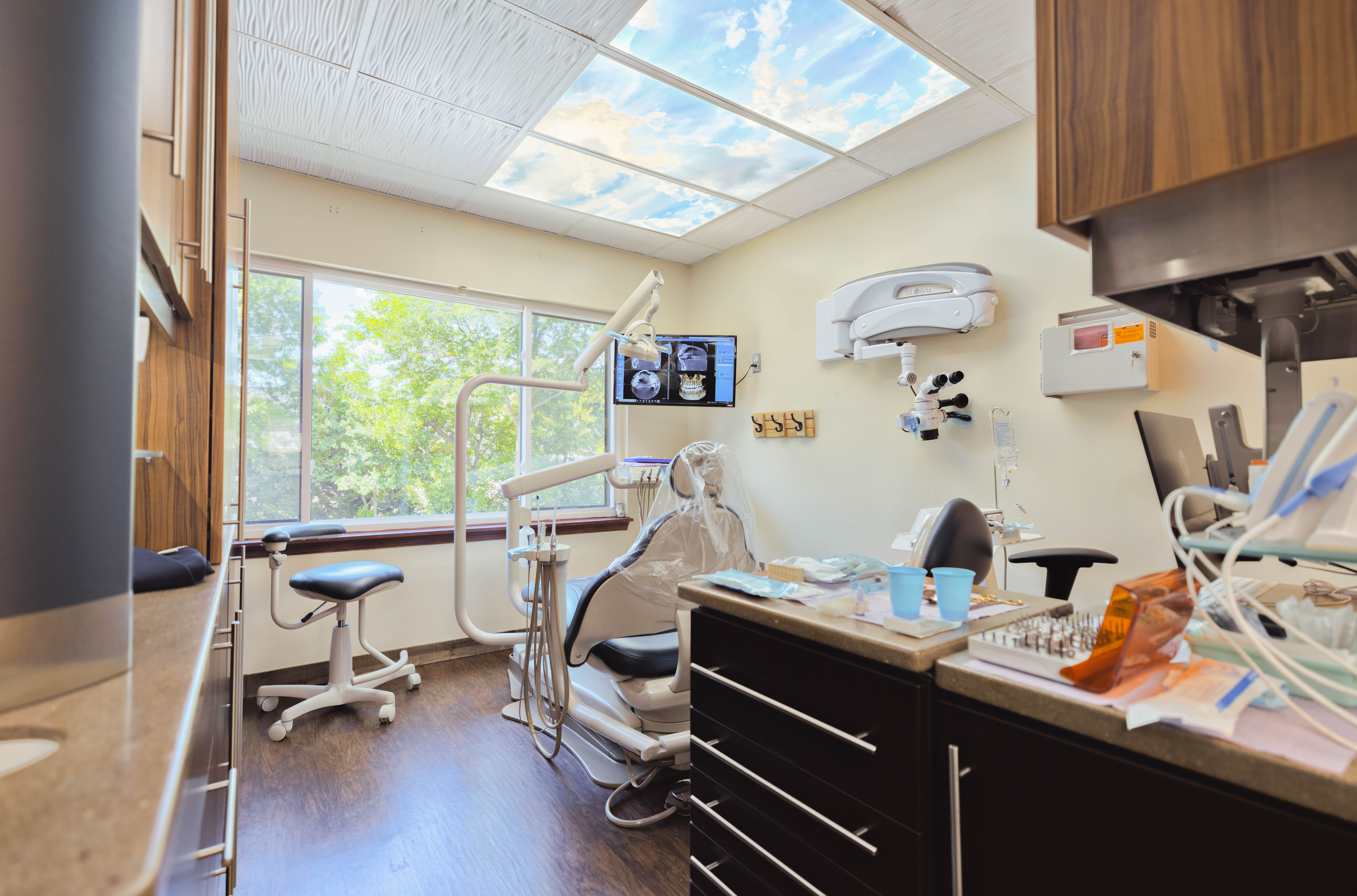 Modern dental treatment room at Oakton Dental Implants with advanced equipment